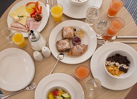 Capri by Fraser Leipzig