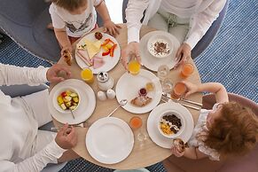 Capri by Fraser Leipzig