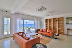 Cupecoy Beach Club