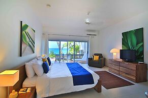 Cupecoy Beach Club
