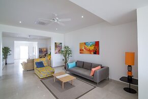 Cupecoy Beach Club