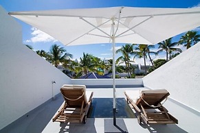 Cupecoy Beach Club