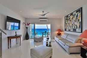 Cupecoy Beach Club