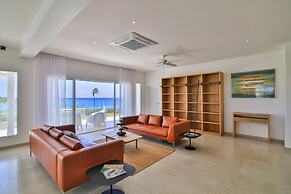 Cupecoy Beach Club