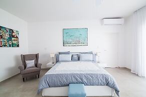 Cupecoy Beach Club