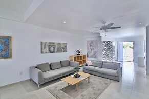 Cupecoy Beach Club
