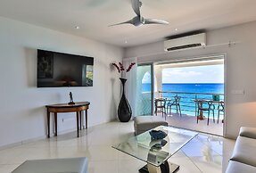 Cupecoy Beach Club