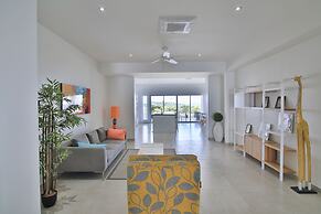 Cupecoy Beach Club