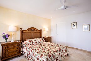 Cupecoy Beach Club