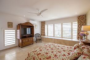 Cupecoy Beach Club