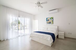 Cupecoy Beach Club