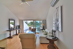 Cupecoy Beach Club