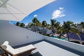 Cupecoy Beach Club