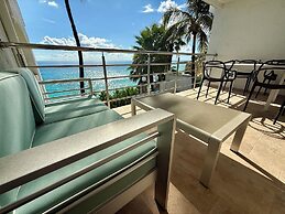 Cupecoy Beach Club