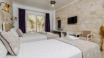 Avlu Alacati Butik Otel