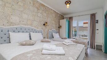 Avlu Alacati Butik Otel