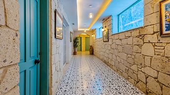 Avlu Alacati Butik Otel