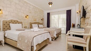 Avlu Alacati Butik Otel