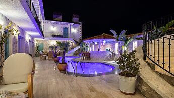 Avlu Alacati Butik Otel