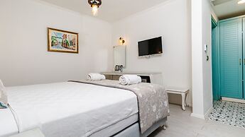 Avlu Alacati Butik Otel