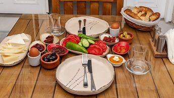 Avlu Alacati Butik Otel