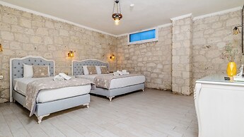 Avlu Alacati Butik Otel