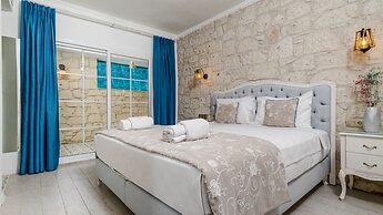 Avlu Alacati Butik Otel