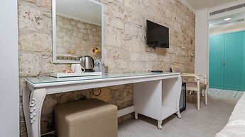 Avlu Alacati Butik Otel