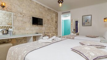 Avlu Alacati Butik Otel