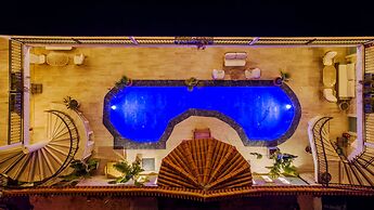 Avlu Alacati Butik Otel