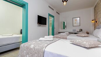 Avlu Alacati Butik Otel