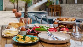 Avlu Alacati Butik Otel