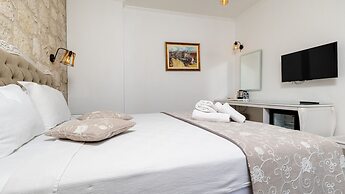 Avlu Alacati Butik Otel