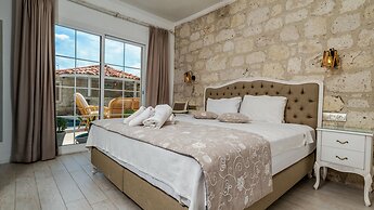 Avlu Alacati Butik Otel