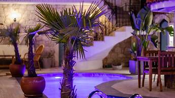 Avlu Alacati Butik Otel