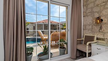 Avlu Alacati Butik Otel