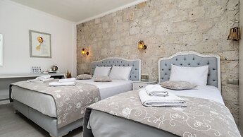 Avlu Alacati Butik Otel