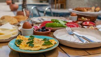 Avlu Alacati Butik Otel