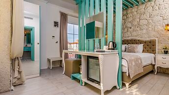 Avlu Alacati Butik Otel