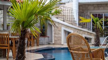 Avlu Alacati Butik Otel