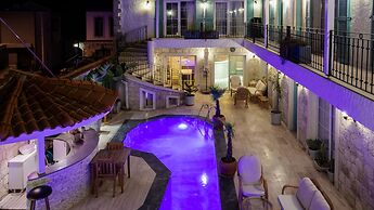 Avlu Alacati Butik Otel