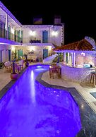 Avlu Alacati Butik Otel