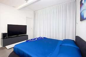 Brand New Apartment with Terrace Solarium & Gym