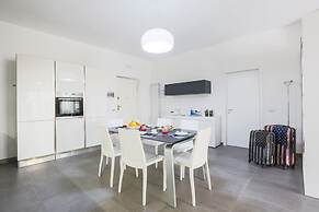 Brand New Apartment with Terrace Solarium & Gym