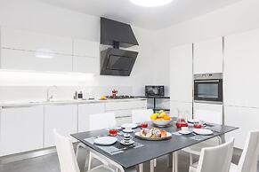 Brand New Apartment with Terrace Solarium & Gym