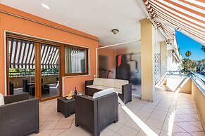 Modern spacious apartment with terrace, balconies, solarium & gym