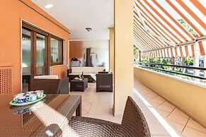 Modern spacious apartment with terrace, balconies, solarium & gym