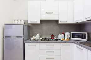 Modern spacious apartment with terrace, balconies, solarium & gym