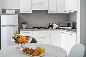 Modern spacious apartment with terrace, balconies, solarium & gym