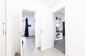 Modern spacious apartment with terrace, balconies, solarium & gym